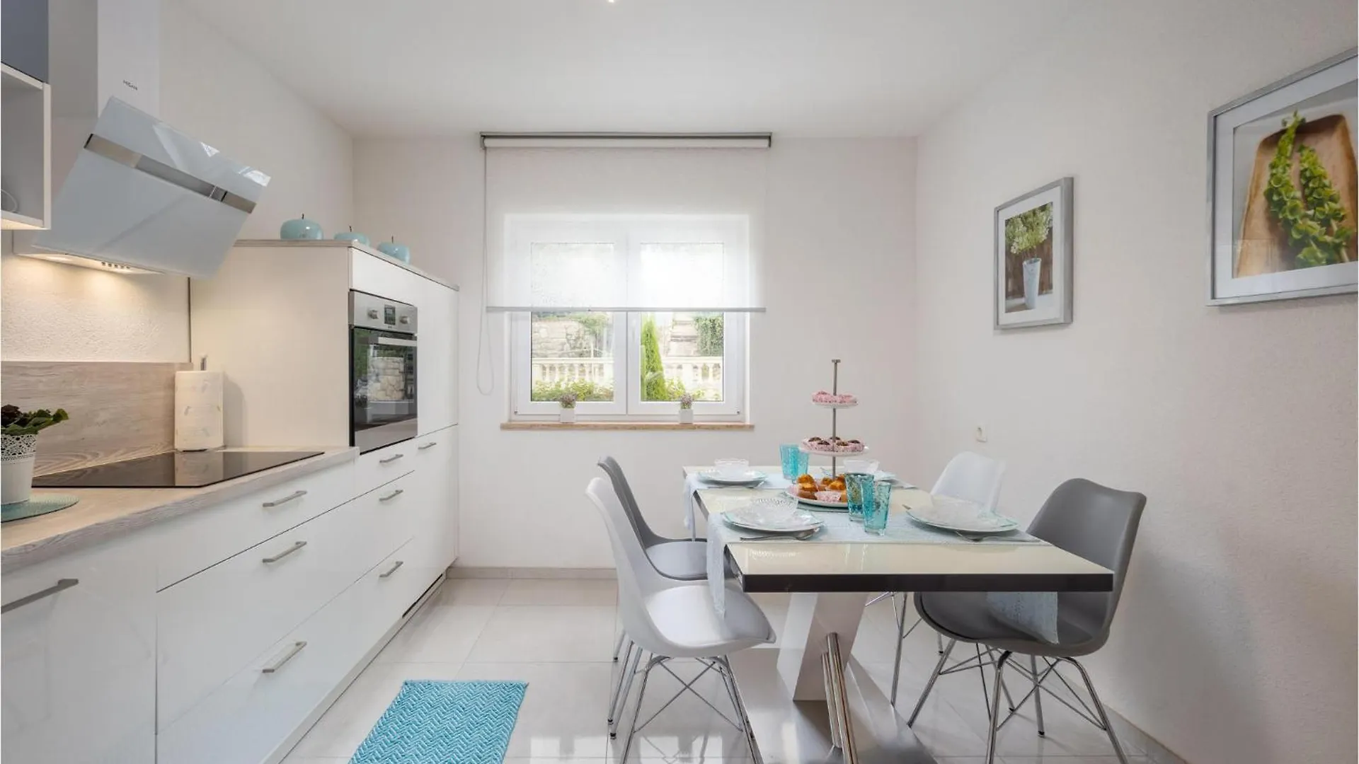 Gorgeous Apartment In Dramalj With Kitchen 0*,