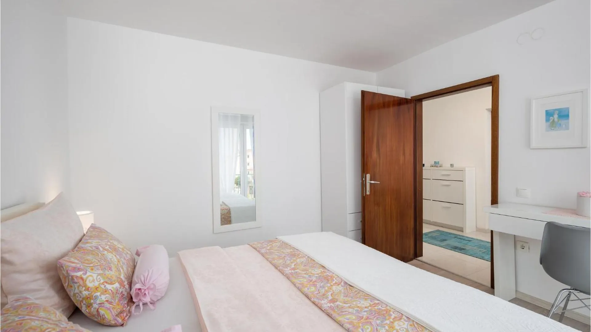 Gorgeous Apartment In Dramalj With Kitchen