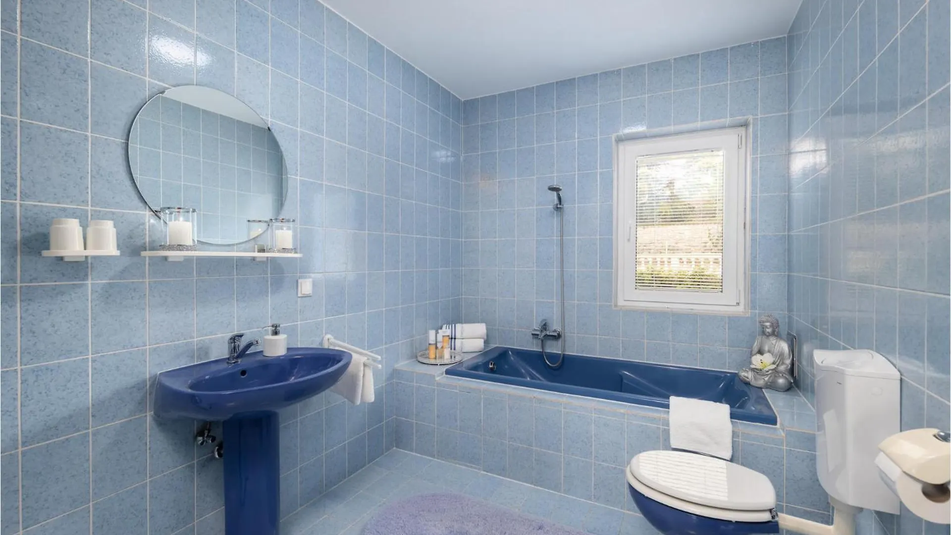 Gorgeous Apartment In Dramalj With Kitchen